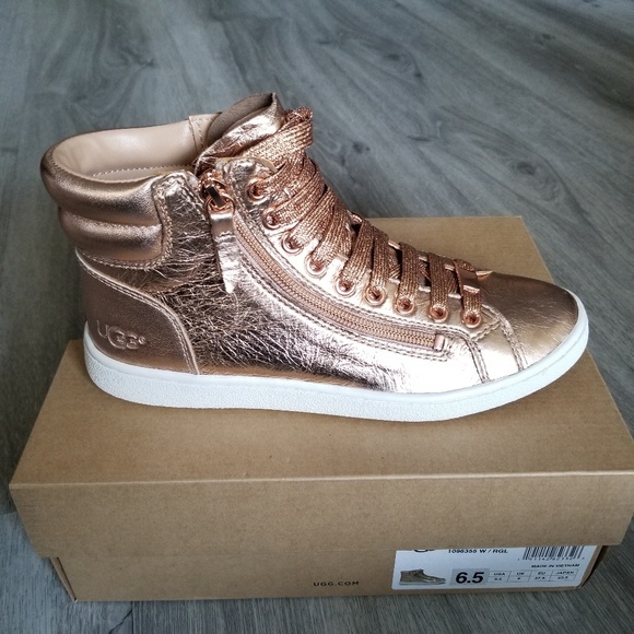 UGG  Olive Metallic Sneakers. - Picture 2 of 6